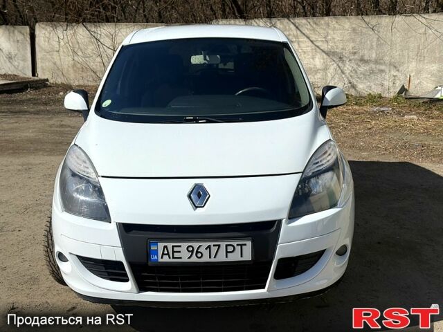 Белый Рено Сценик, объемом двигателя 1.5 л и пробегом 560 тыс. км за 5750 $, фото 1 на Automoto.ua