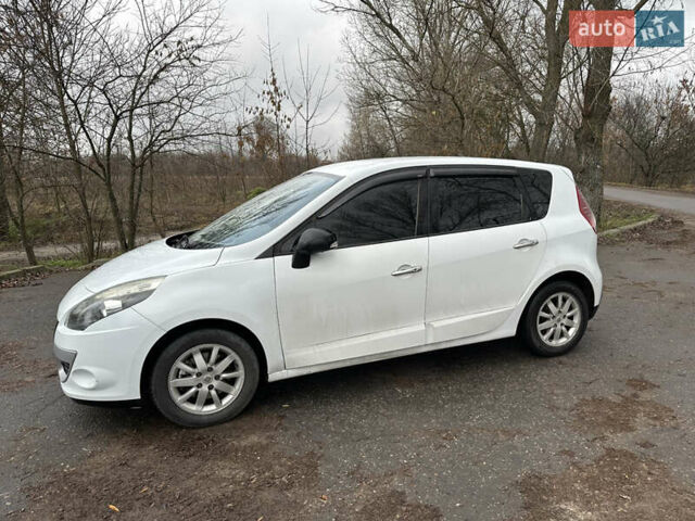 Білий Рено Сценік, об'ємом двигуна 1.6 л та пробігом 309 тис. км за 6200 $, фото 7 на Automoto.ua
