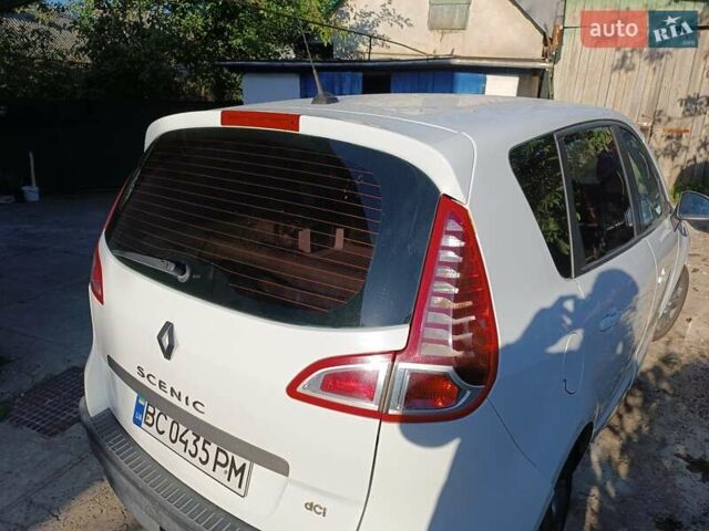 Белый Рено Сценик, объемом двигателя 1.5 л и пробегом 300 тыс. км за 6000 $, фото 7 на Automoto.ua