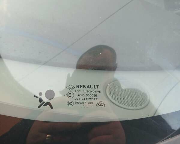 Белый Рено Сценик, объемом двигателя 1.5 л и пробегом 238 тыс. км за 6999 $, фото 2 на Automoto.ua