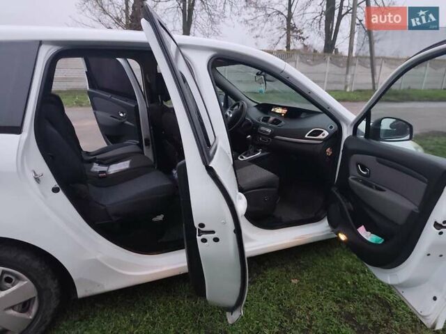 Белый Рено Сценик, объемом двигателя 1.6 л и пробегом 260 тыс. км за 7100 $, фото 10 на Automoto.ua