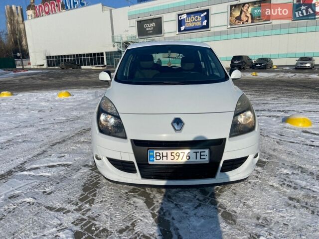 Белый Рено Сценик, объемом двигателя 1.46 л и пробегом 250 тыс. км за 6750 $, фото 3 на Automoto.ua