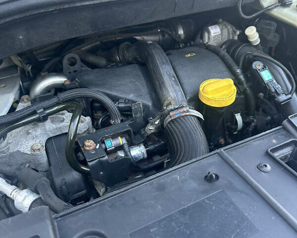 Белый Рено Сценик, объемом двигателя 1.46 л и пробегом 256 тыс. км за 7300 $, фото 19 на Automoto.ua