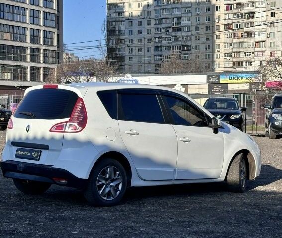 Белый Рено Сценик, объемом двигателя 1.5 л и пробегом 315 тыс. км за 8300 $, фото 2 на Automoto.ua