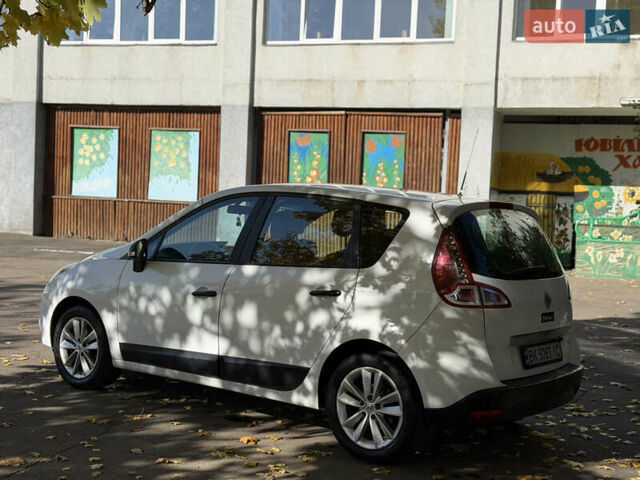 Белый Рено Сценик, объемом двигателя 1.46 л и пробегом 220 тыс. км за 5600 $, фото 27 на Automoto.ua