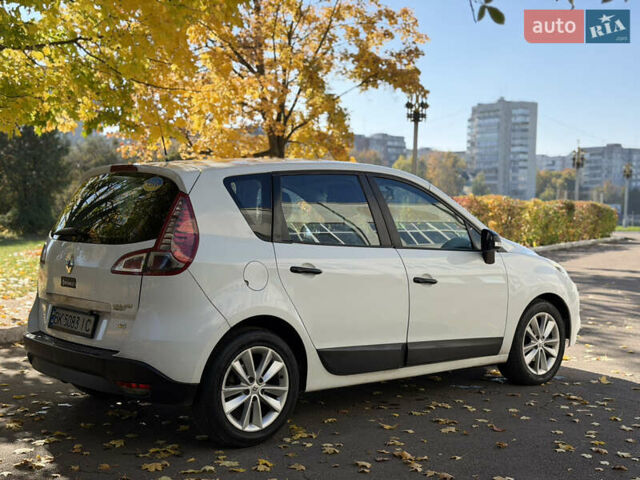 Белый Рено Сценик, объемом двигателя 1.46 л и пробегом 220 тыс. км за 5600 $, фото 23 на Automoto.ua