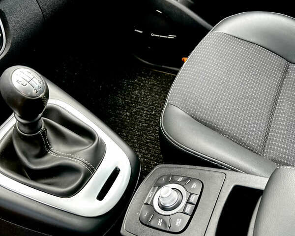 Белый Рено Сценик, объемом двигателя 1.4 л и пробегом 160 тыс. км за 8000 $, фото 8 на Automoto.ua