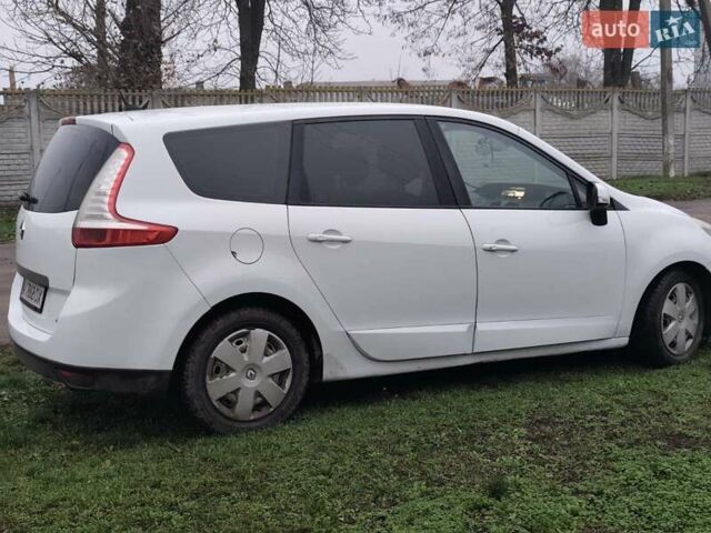 Белый Рено Сценик, объемом двигателя 1.6 л и пробегом 260 тыс. км за 7100 $, фото 11 на Automoto.ua