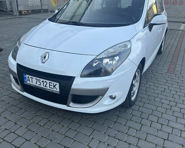 Белый Рено Сценик, объемом двигателя 1.46 л и пробегом 256 тыс. км за 7300 $, фото 1 на Automoto.ua