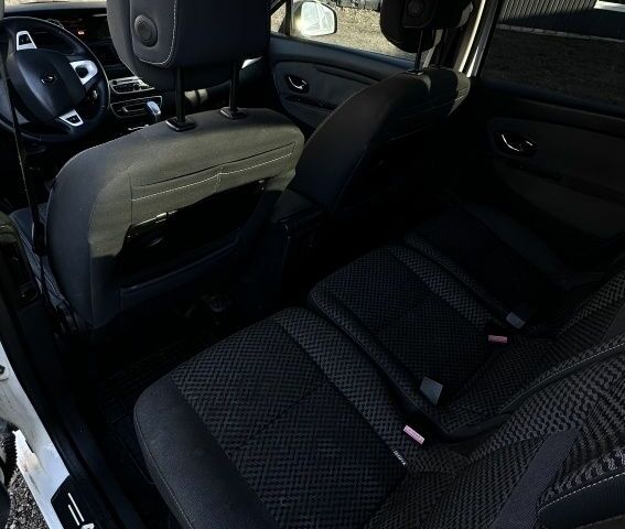 Белый Рено Сценик, объемом двигателя 1.5 л и пробегом 315 тыс. км за 8300 $, фото 10 на Automoto.ua