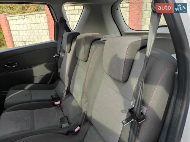 Білий Рено Сценік, об'ємом двигуна 1.46 л та пробігом 236 тис. км за 6999 $, фото 26 на Automoto.ua