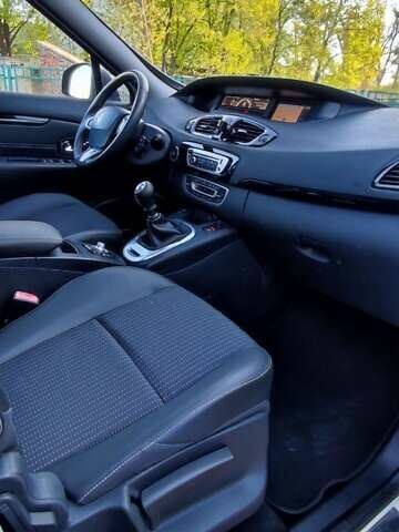 Белый Рено Сценик, объемом двигателя 1.5 л и пробегом 255 тыс. км за 8850 $, фото 21 на Automoto.ua