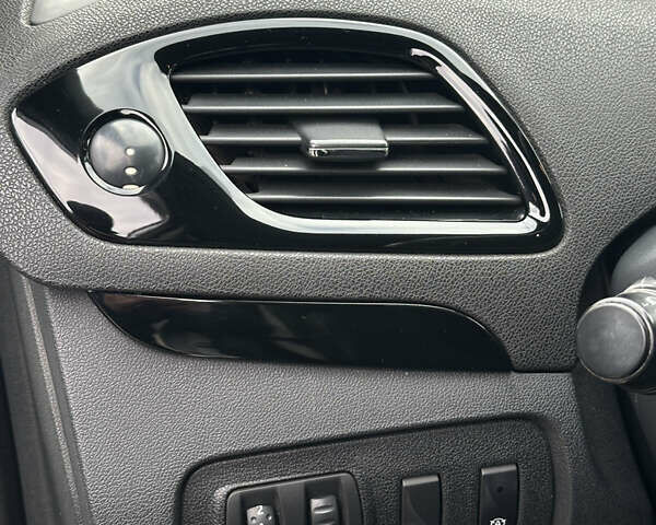 Белый Рено Сценик, объемом двигателя 1.6 л и пробегом 397 тыс. км за 8000 $, фото 12 на Automoto.ua