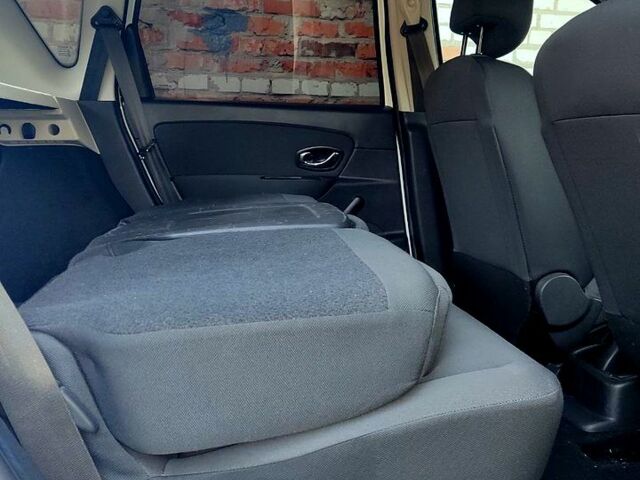 Белый Рено Сценик, объемом двигателя 1.6 л и пробегом 210 тыс. км за 8500 $, фото 2 на Automoto.ua