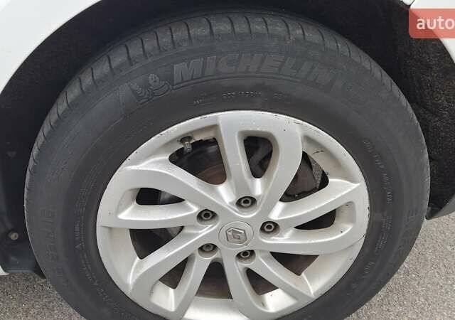 Рено Сценік 2012 у Василькове на Automoto.ua Білий Рено Сценік, об'ємом двигуна 1.46 л та пробігом 270 тис. км за 7600 $, фото 11 на Automoto.ua