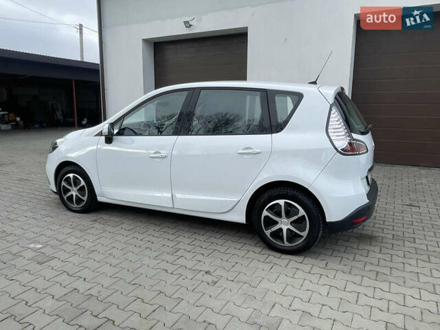 Белый Рено Сценик, объемом двигателя 2 л и пробегом 203 тыс. км за 8500 $, фото 4 на Automoto.ua