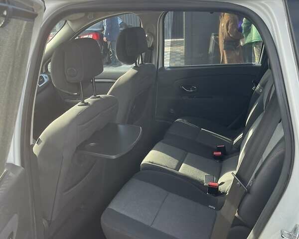 Белый Рено Сценик, объемом двигателя 1.5 л и пробегом 220 тыс. км за 8200 $, фото 6 на Automoto.ua