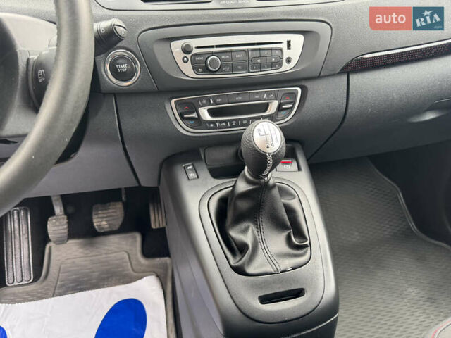 Белый Рено Сценик, объемом двигателя 1.46 л и пробегом 185 тыс. км за 7900 $, фото 27 на Automoto.ua