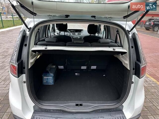 Белый Рено Сценик, объемом двигателя 1.5 л и пробегом 207 тыс. км за 7500 $, фото 10 на Automoto.ua
