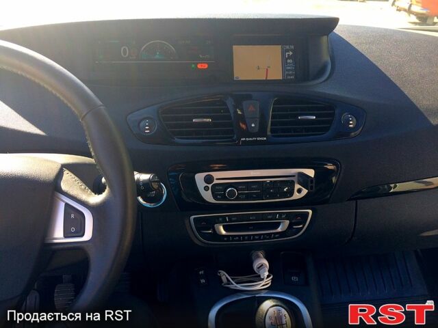 Рено Сценик 2012 в Харькове на Automoto.ua Белый Рено Сценик, объемом двигателя 16 л и пробегом 252 тыс. км за 8500 $, фото 5 на Automoto.ua