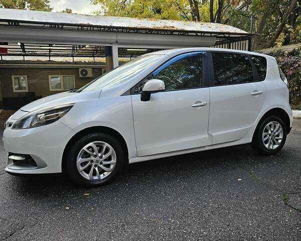 Рено Сценик 2012 в Одессе на Automoto.ua Белый Рено Сценик, объемом двигателя 2 л и пробегом 280 тыс. км за 8700 $, фото 9 на Automoto.ua