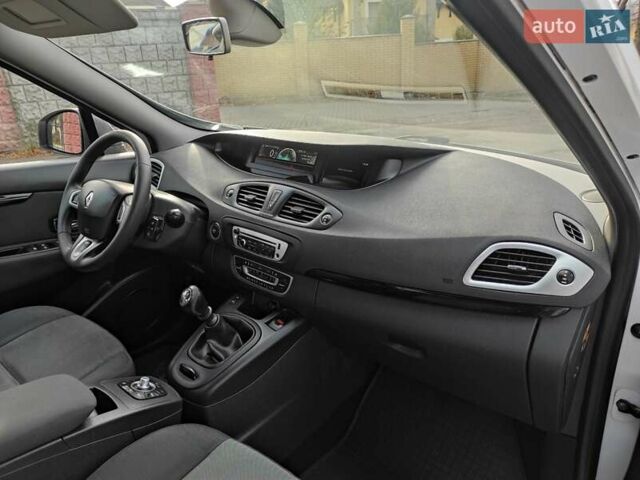 Білий Рено Сценік, об'ємом двигуна 1.46 л та пробігом 236 тис. км за 6999 $, фото 42 на Automoto.ua