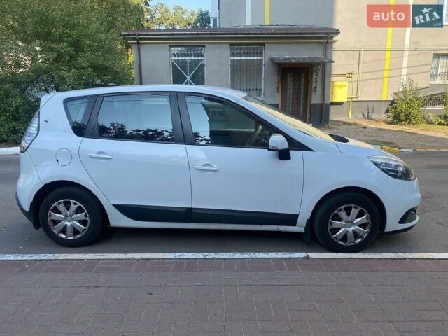 Белый Рено Сценик, объемом двигателя 1.46 л и пробегом 420 тыс. км за 7200 $, фото 2 на Automoto.ua