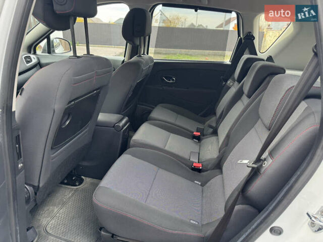 Белый Рено Сценик, объемом двигателя 1.46 л и пробегом 185 тыс. км за 7900 $, фото 28 на Automoto.ua