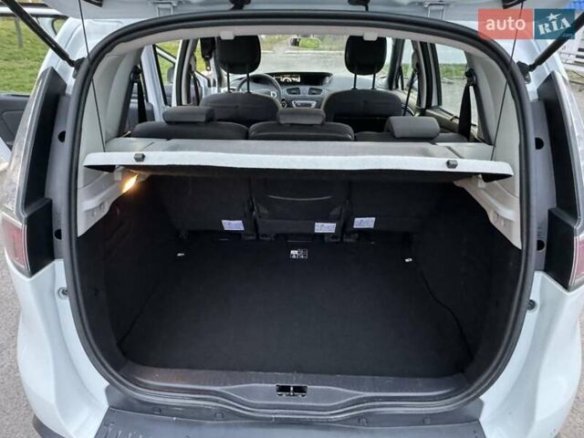 Рено Сценик 2012 в Радивилове на Automoto.ua Белый Рено Сценик, объемом двигателя 1.5 л и пробегом 205 тыс. км за 7800 $, фото 17 на Automoto.ua