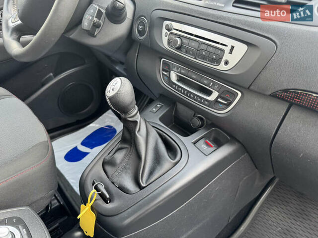 Белый Рено Сценик, объемом двигателя 1.46 л и пробегом 185 тыс. км за 7900 $, фото 22 на Automoto.ua