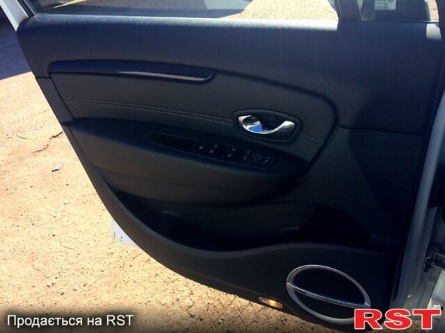 Рено Сценик 2012 в Харькове на Automoto.ua Белый Рено Сценик, объемом двигателя 16 л и пробегом 252 тыс. км за 8500 $, фото 10 на Automoto.ua