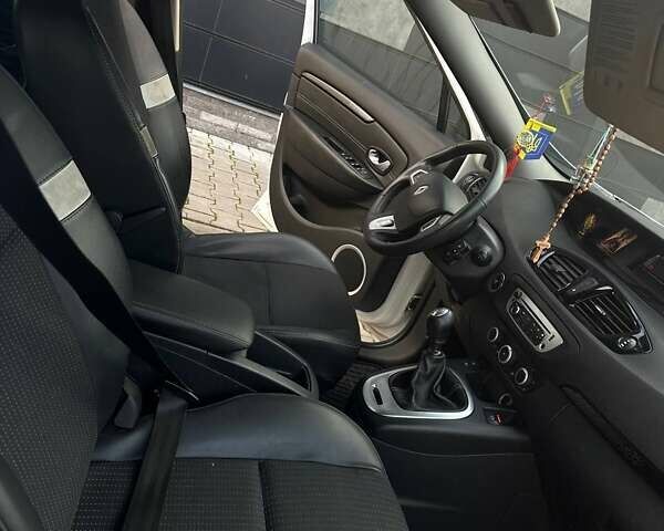 Білий Рено Сценік, об'ємом двигуна 1.6 л та пробігом 254 тис. км за 8300 $, фото 32 на Automoto.ua