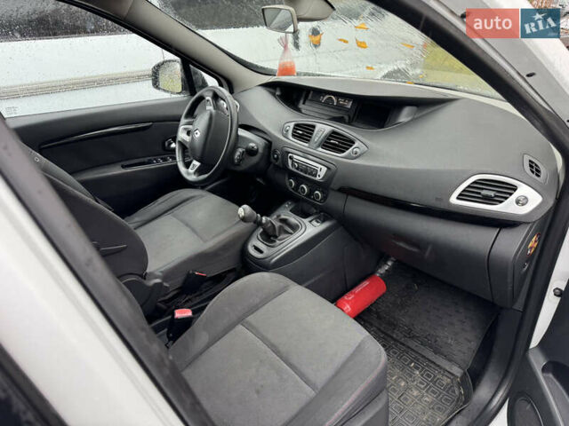 Белый Рено Сценик, объемом двигателя 1.46 л и пробегом 295 тыс. км за 5750 $, фото 5 на Automoto.ua