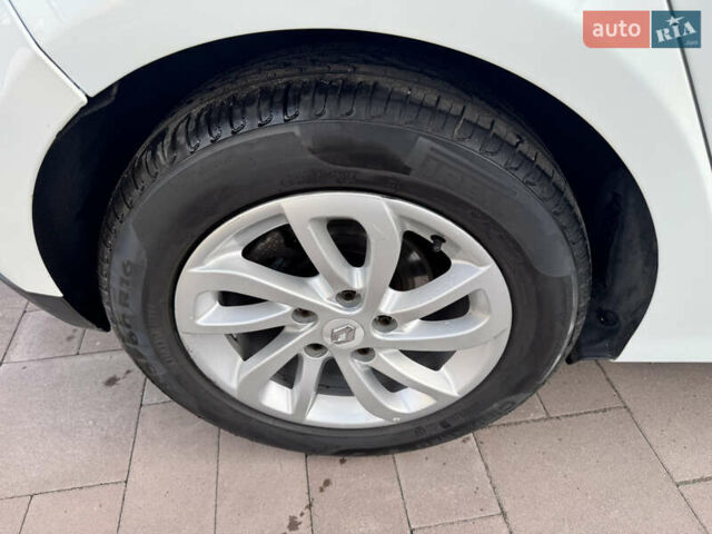 Белый Рено Сценик, объемом двигателя 1.46 л и пробегом 185 тыс. км за 7900 $, фото 19 на Automoto.ua