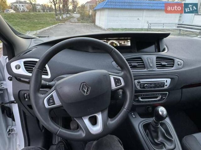 Рено Сценик 2012 в Радивилове на Automoto.ua Белый Рено Сценик, объемом двигателя 1.5 л и пробегом 205 тыс. км за 7800 $, фото 28 на Automoto.ua