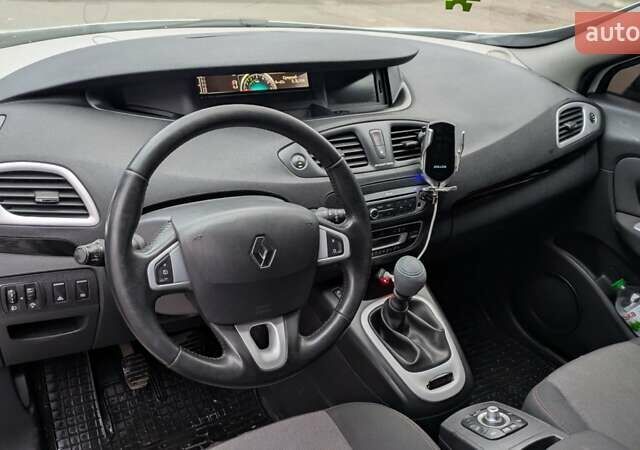 Белый Рено Сценик, объемом двигателя 1.46 л и пробегом 285 тыс. км за 6400 $, фото 10 на Automoto.ua