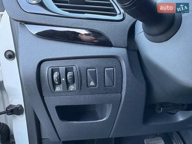 Белый Рено Сценик, объемом двигателя 1.5 л и пробегом 192 тыс. км за 9190 $, фото 19 на Automoto.ua