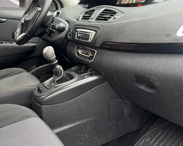 Білий Рено Сценік, об'ємом двигуна 1.46 л та пробігом 330 тис. км за 5700 $, фото 6 на Automoto.ua