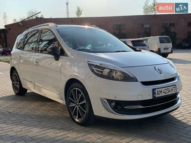 Белый Рено Сценик, объемом двигателя 1.6 л и пробегом 248 тыс. км за 8800 $, фото 61 на Automoto.ua