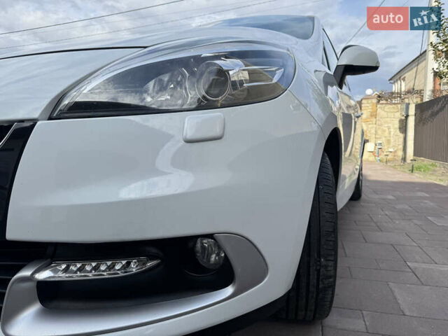 Белый Рено Сценик, объемом двигателя 1.46 л и пробегом 185 тыс. км за 7900 $, фото 15 на Automoto.ua