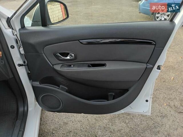 Білий Рено Сценік, об'ємом двигуна 1.46 л та пробігом 236 тис. км за 6999 $, фото 46 на Automoto.ua