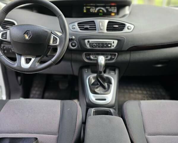 Рено Сценик 2012 в Одессе на Automoto.ua Белый Рено Сценик, объемом двигателя 2 л и пробегом 280 тыс. км за 8700 $, фото 14 на Automoto.ua