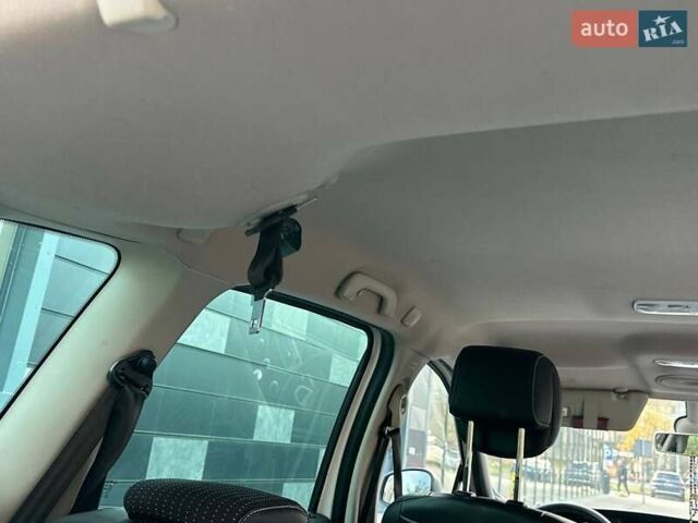 Білий Рено Сценік, об'ємом двигуна 1.6 л та пробігом 254 тис. км за 8300 $, фото 40 на Automoto.ua