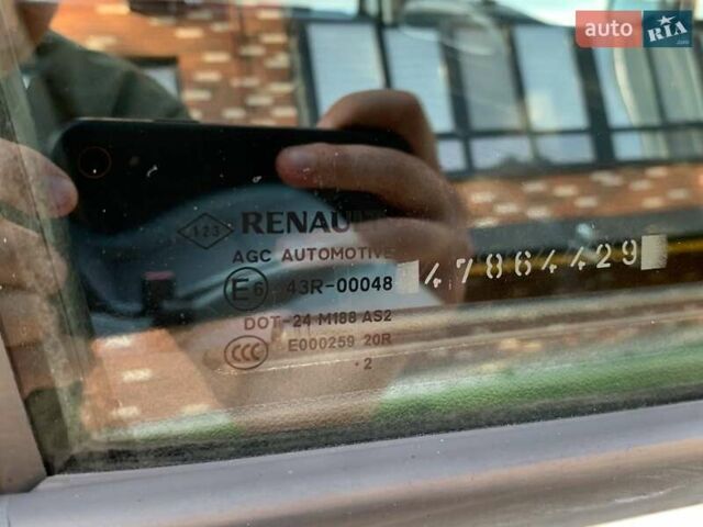 Белый Рено Сценик, объемом двигателя 1.6 л и пробегом 248 тыс. км за 8800 $, фото 27 на Automoto.ua