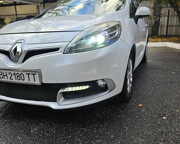 Рено Сценик 2012 в Одессе на Automoto.ua Белый Рено Сценик, объемом двигателя 2 л и пробегом 280 тыс. км за 8700 $, фото 6 на Automoto.ua