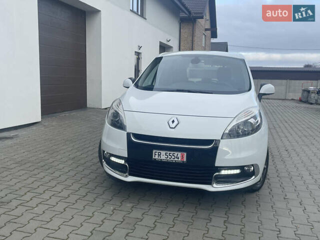 Белый Рено Сценик, объемом двигателя 2 л и пробегом 203 тыс. км за 8500 $, фото 1 на Automoto.ua