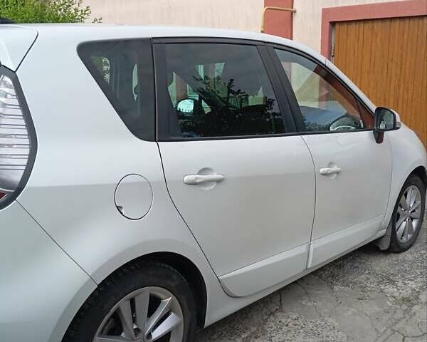 Рено Сценик 2012 в Житомире на Automoto.ua Белый Рено Сценик, объемом двигателя 1.5 л и пробегом 205 тыс. км за 8000 $, фото 4 на Automoto.ua