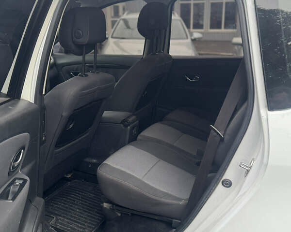 Білий Рено Сценік, об'ємом двигуна 1.46 л та пробігом 330 тис. км за 5700 $, фото 2 на Automoto.ua