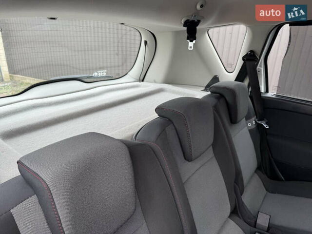 Белый Рено Сценик, объемом двигателя 1.46 л и пробегом 185 тыс. км за 7900 $, фото 37 на Automoto.ua