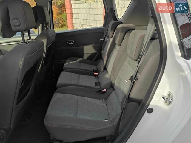 Білий Рено Сценік, об'ємом двигуна 1.46 л та пробігом 236 тис. км за 6999 $, фото 25 на Automoto.ua